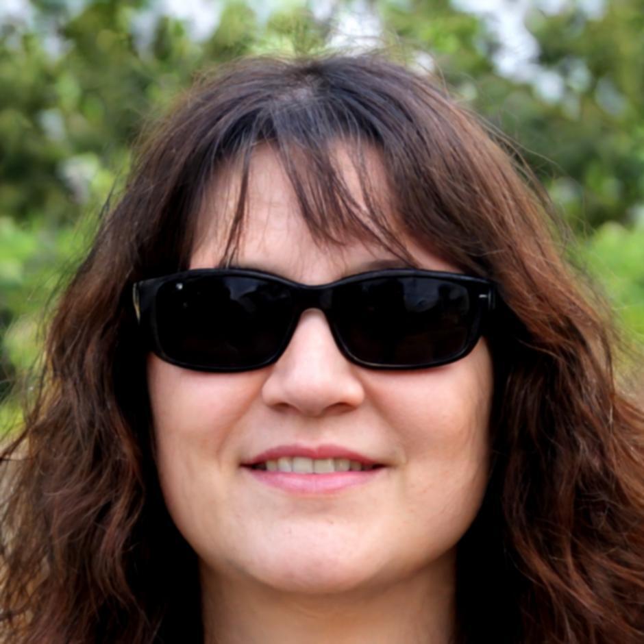 Sarah Weber, Finanzanalystin bei xenoralivustam
